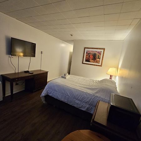 The Brunswick Hotel Complex パリーサウンド エクステリア 写真