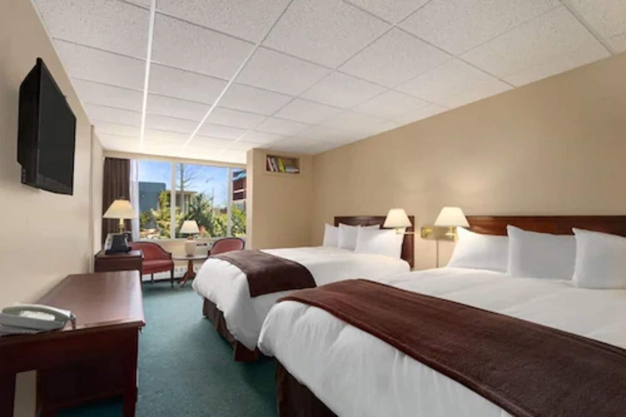 The Brunswick Hotel Complex パリーサウンド エクステリア 写真