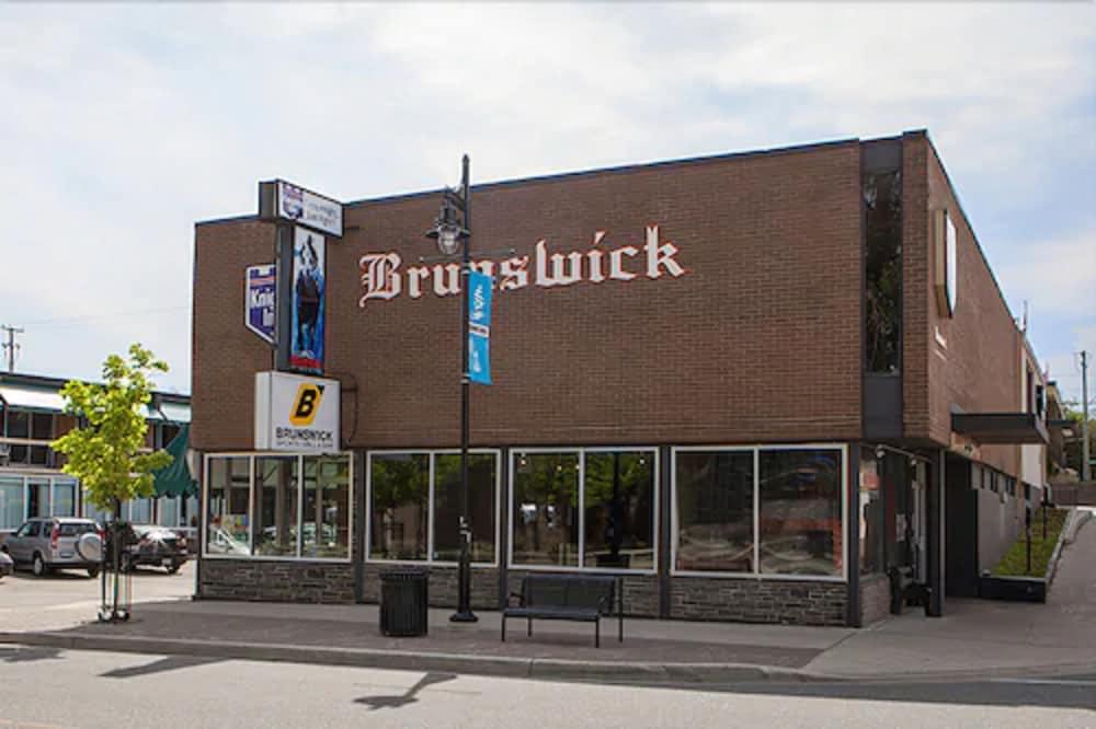 The Brunswick Hotel Complex パリーサウンド エクステリア 写真