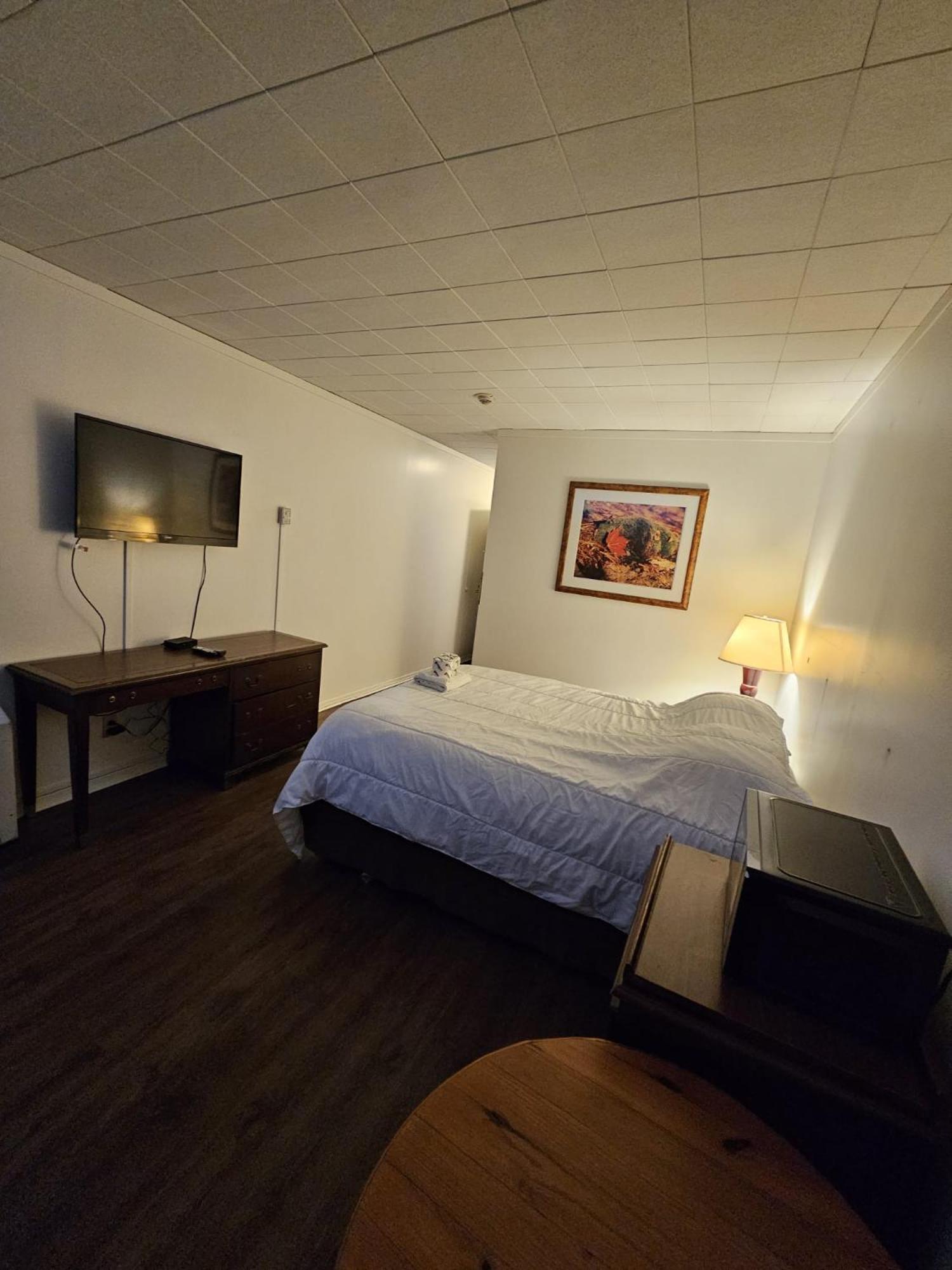 The Brunswick Hotel Complex パリーサウンド エクステリア 写真