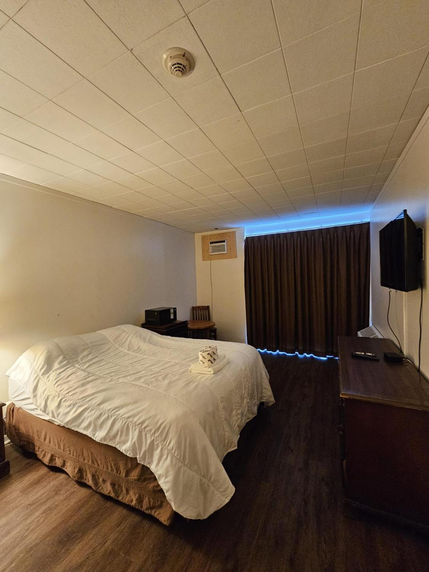 The Brunswick Hotel Complex パリーサウンド エクステリア 写真